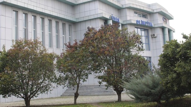 A modern building with a sign reading "L'ODAS OLIMPIYA".