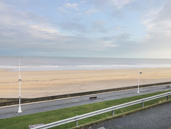 Beach nearby - Sandy Shore (Bridlington)