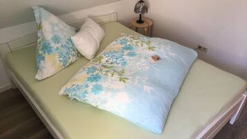 WiFi, bed sheets
