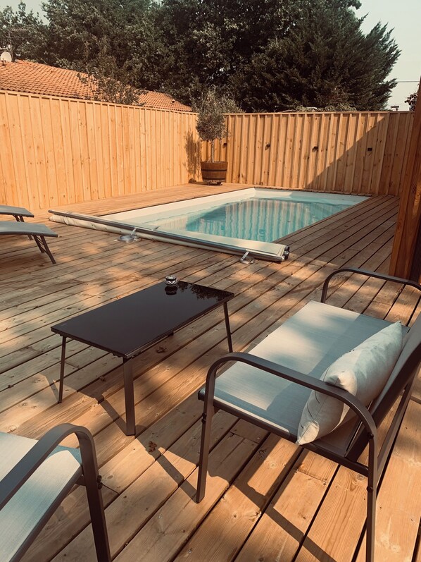 Tina de hidromasaje al aire libre