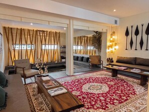 Kolam renang indoor