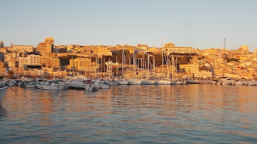 Maison avec vue sur mer mediterraneo.