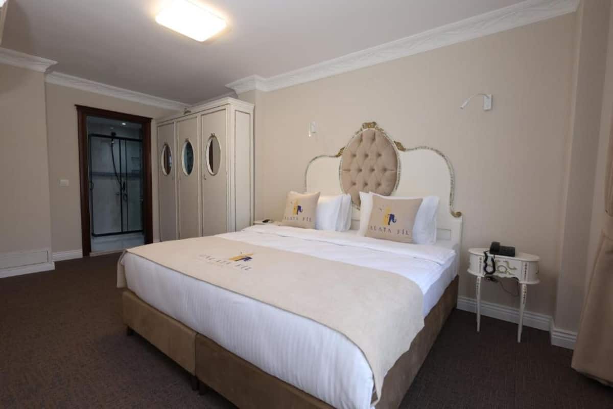 In-room safe, desk, laptop workspace, blackout curtains