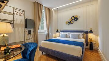 Zimmersafe, Schreibtisch, laptopgeeigneter Arbeitsplatz