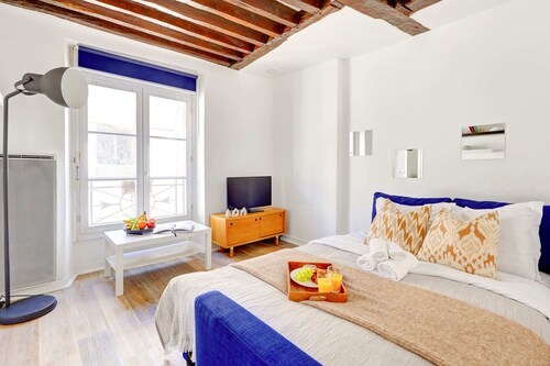 Parisian Studio Near Les Halles & Marais