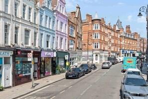 Point of interest - Stunning 3-Bedroom Apartment in Hampstead (London)