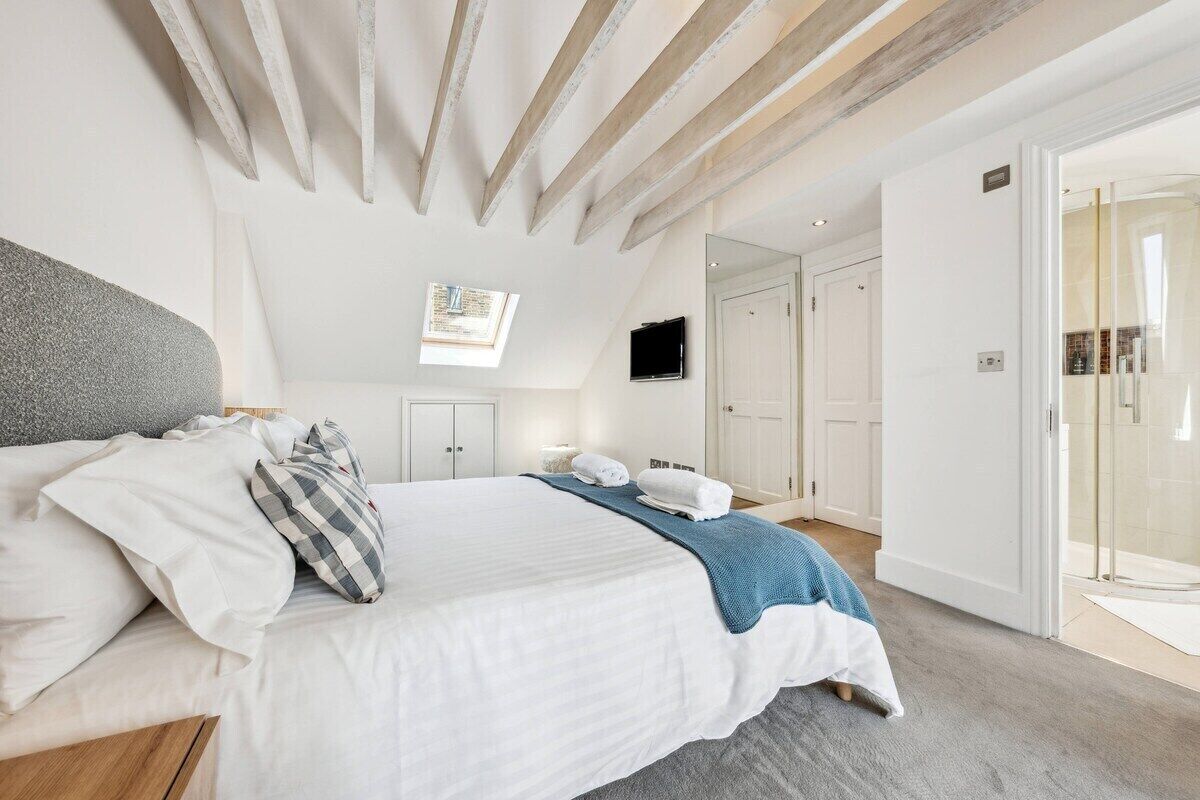 3 Schlafzimmer, Schreibtisch, Bügeleisen/Bügelbrett, Reisekinderbett