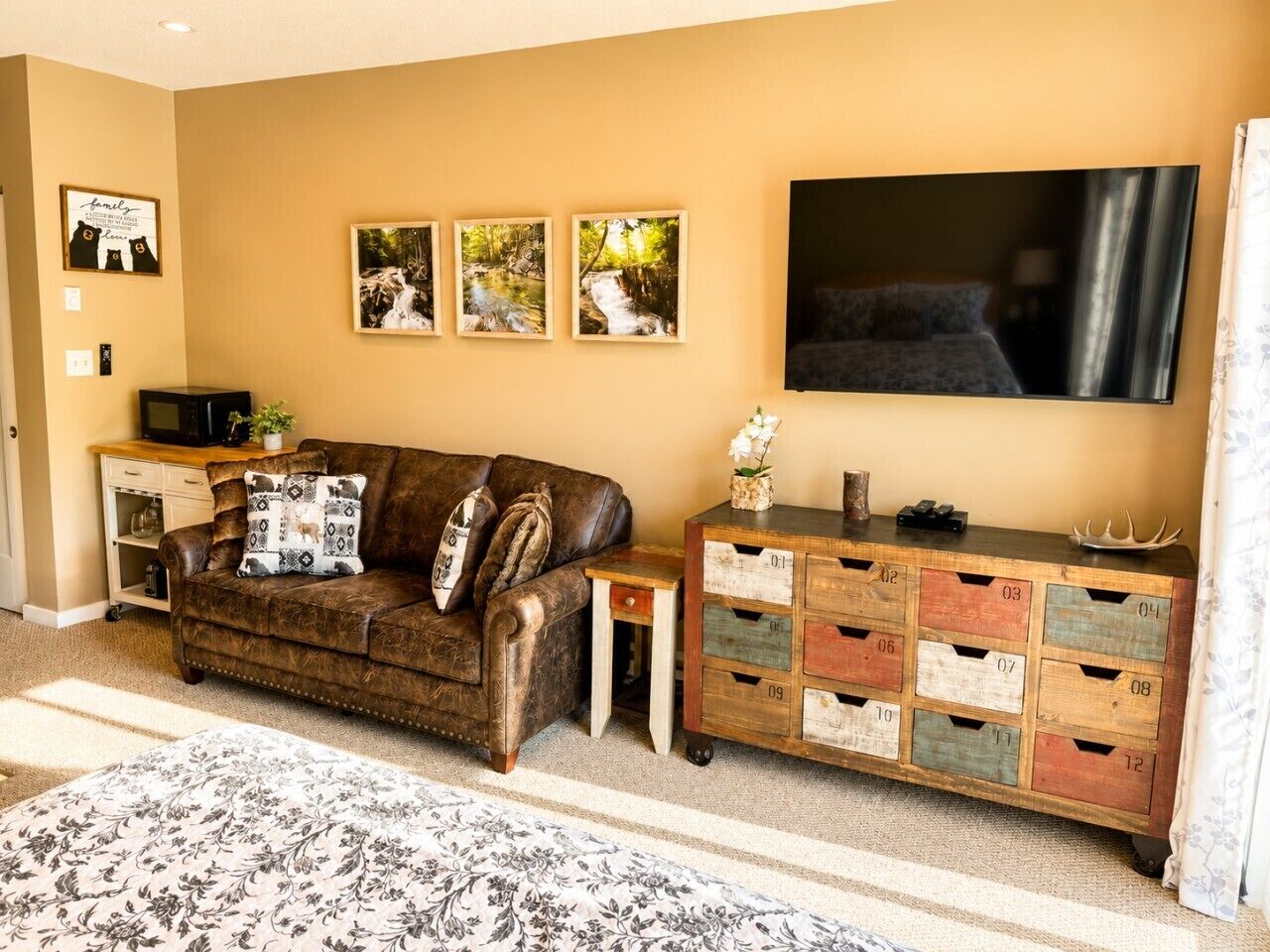Smart TV, fireplace, table tennis