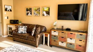 Smart TV, fireplace, table tennis
