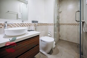 Asciugacapelli, asciugamani, sapone, carta igienica