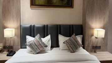Deluxe Room | Desk, laptop workspace, free WiFi