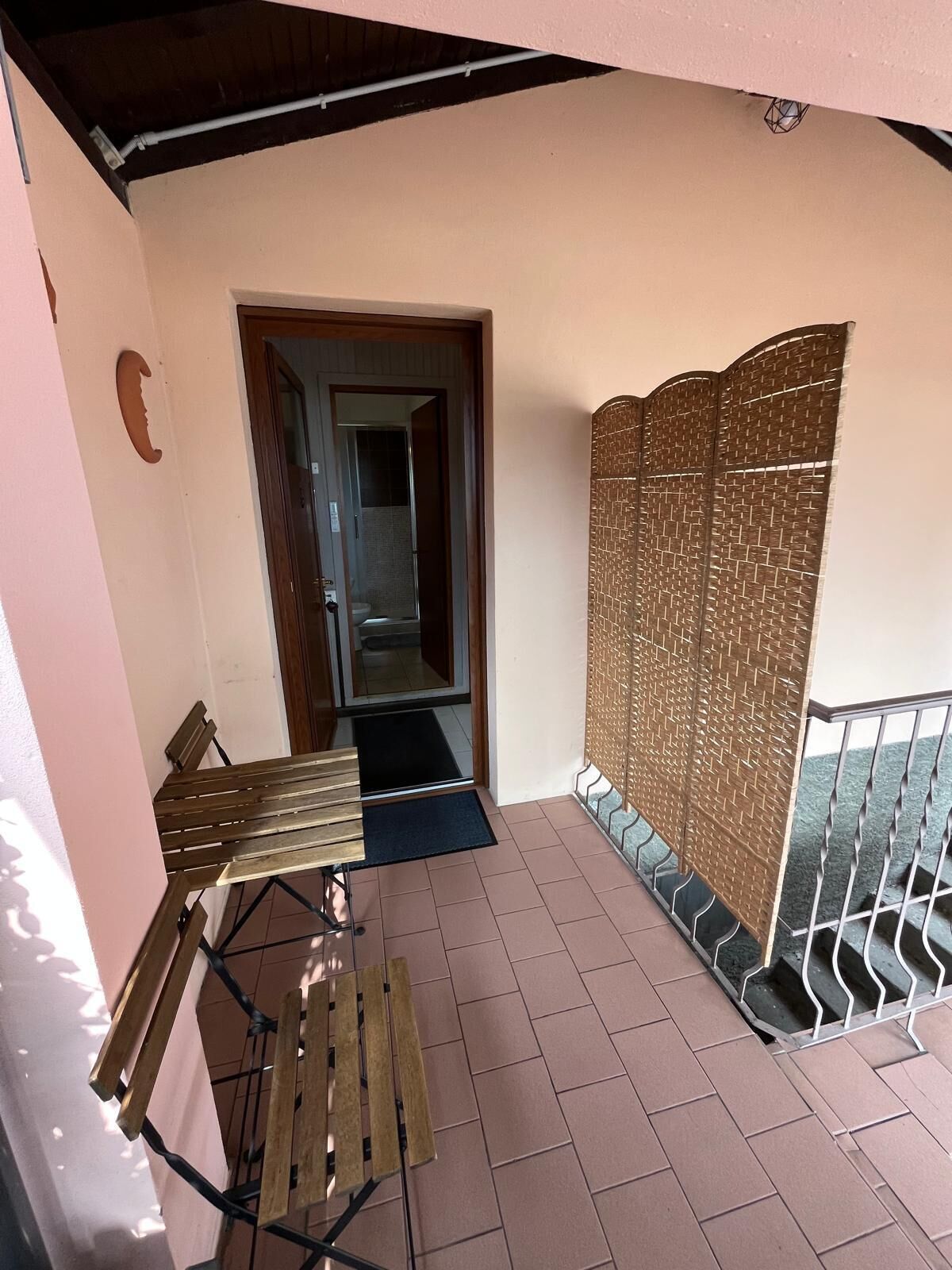 Economy-Doppelzimmer, Blick auf den Innenhof