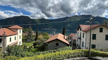 Comfort-Apartment, Balkon, Seeblick | Terrasse/Patio