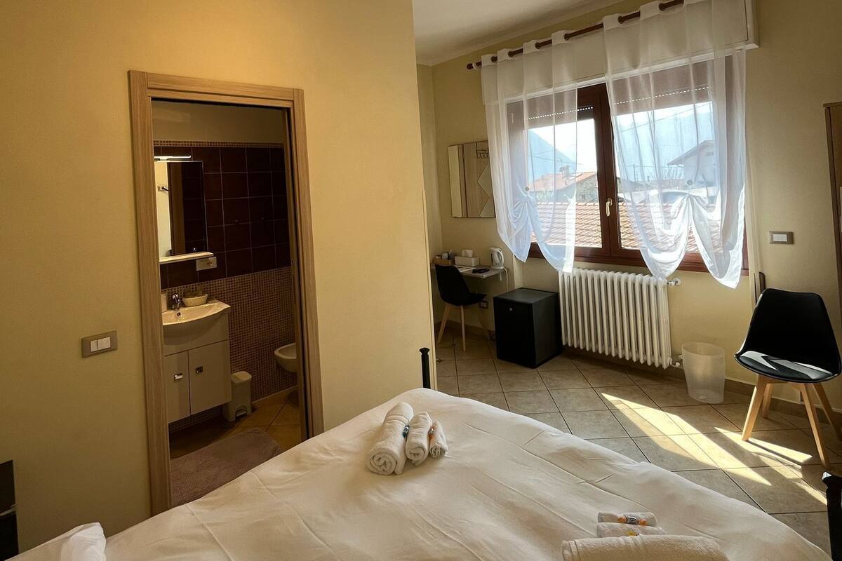 Standard Double Room, Courtyard View | Iron/ironing board, free WiFi