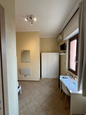 Single Room, Courtyard View | Iron/ironing board, free WiFi - B&B Garzola (Ossuccio)