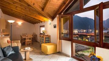 Penthouse, Lake View | Iron/ironing board, free WiFi