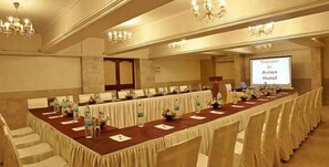 Deluxe Room, City View | Hallway - AVION HOTEL (Mumbai)