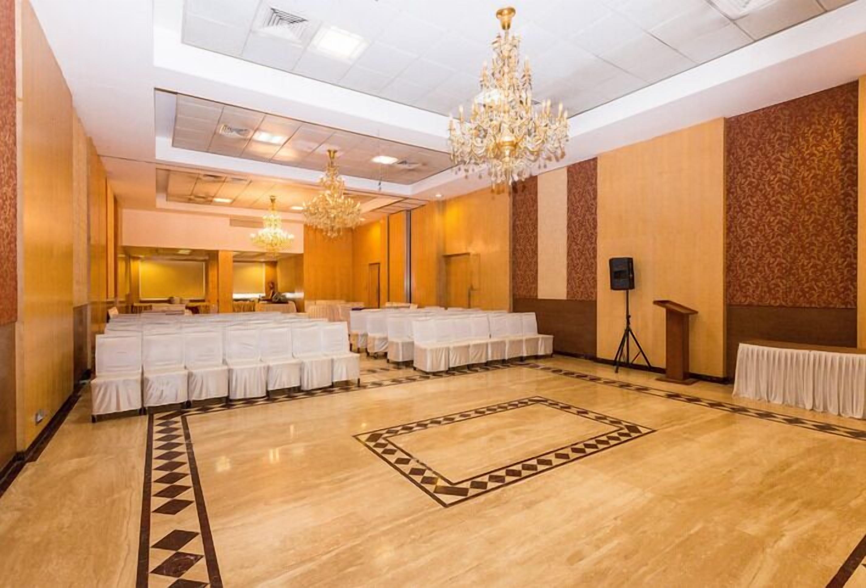 Rom – deluxe, byutsikt | Gang