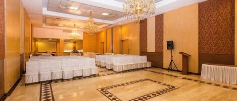 Rom – deluxe, byutsikt | Gang