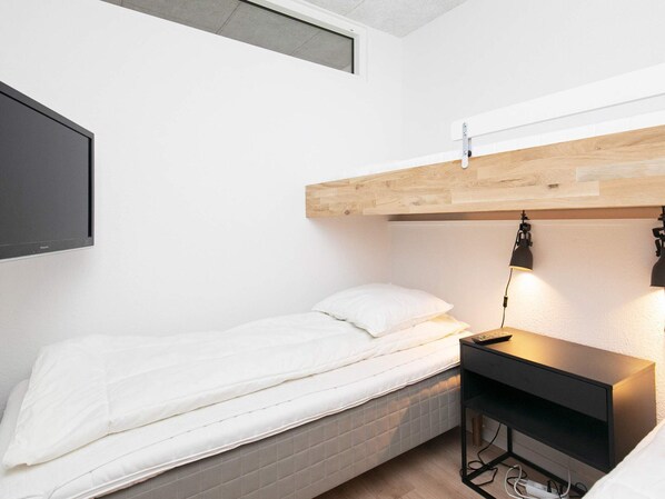 Apartment | Interior - 6 Person Holiday Home on a Holiday Park in Blokhus (Blokhus)