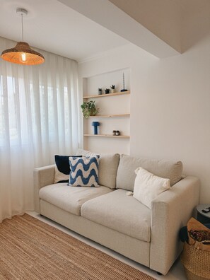 Smart TV, books - Cascais Charm Apartment - 15 min walk from the beach and the center (Cascais)