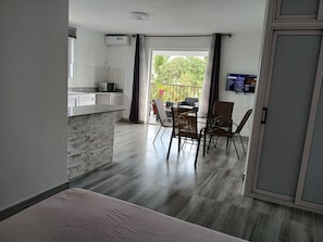 Apartment, 1 Bedroom, Balcony | Interior