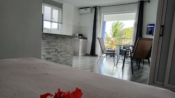 Apartment, 1 Bedroom, Balcony | Living room