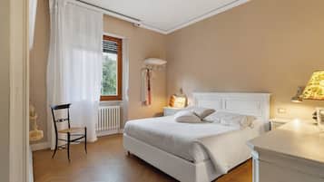 2 Schlafzimmer, BĂŒgeleisen/BĂŒgelbrett, WLAN, BettwĂ€sche