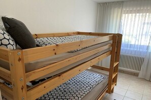 2 dormitorios, tabla de planchar con plancha, Internet y ropa de cama