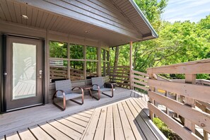 Terrace/patio - Creekside Haven ~ Centralhatchee Creek (Franklin)