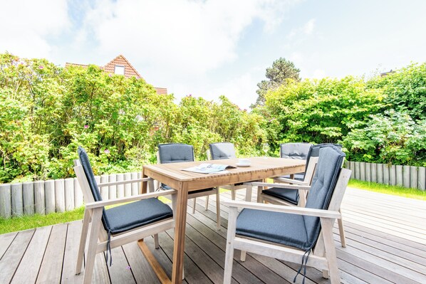 تناول الطعام بالخارج