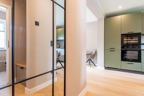 Kühlschrank, Ofen, Herdplatte, Geschirrspüler