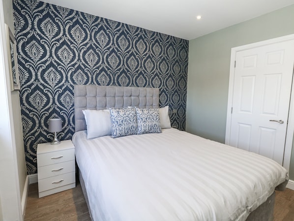 1 Schlafzimmer, individuell dekoriert, individuell eingerichtet