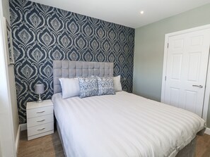 1 chambre, décoration personnalisée, ameublement personnalisé