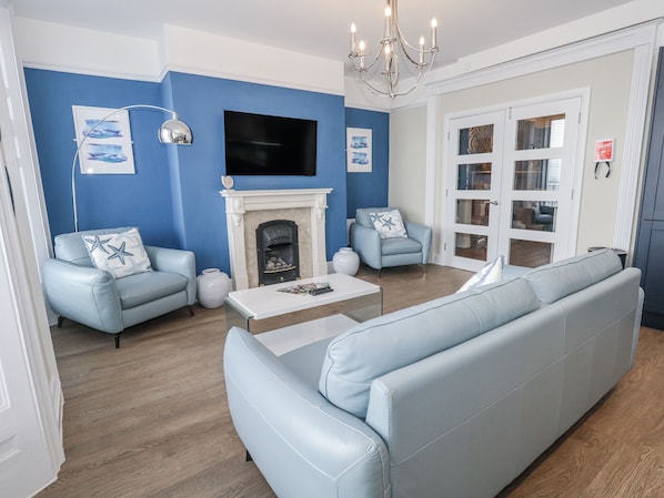 Cottage | Living area