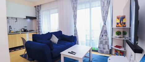 Deluxe Duplex, Park View | Living area