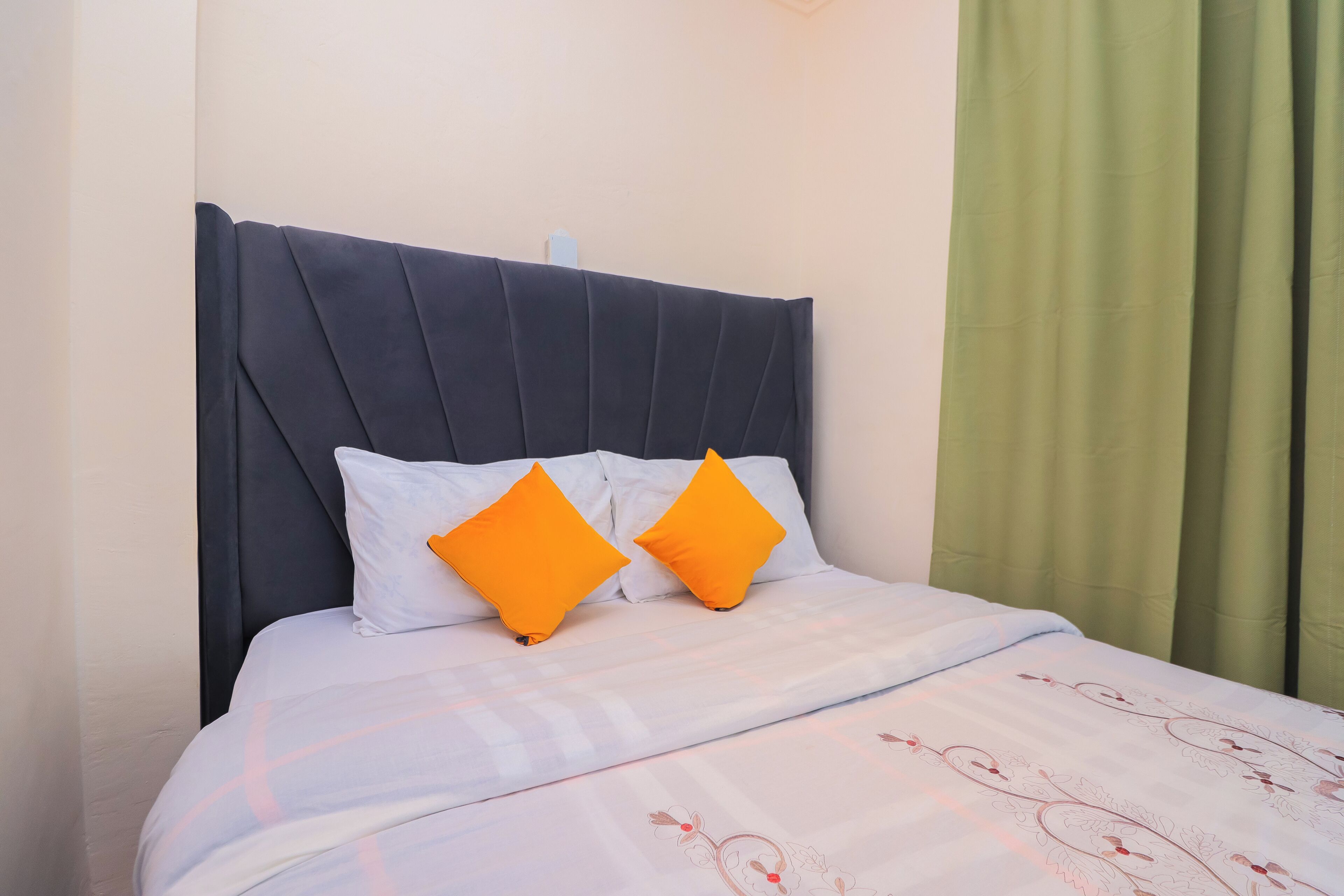 Deluxe maisonnette, uitzicht op park | Een bureau, een laptopwerkplek, verduisterende gordijnen, gratis wifi