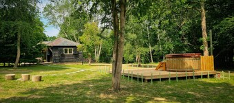 The Stable | Oak-Frame Kent hideaway · Hot Tub