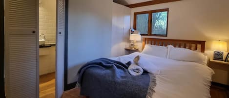 1 habitación, tabla de planchar con plancha, wifi y ropa de cama