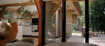 The Stable | Oak-Frame Kent hideaway · Hot Tub