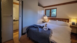 1 bedroom, iron/ironing board, travel cot, Internet