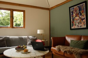 TV, fireplace, stereo - The Stable | Oak-Frame Kent hideaway · Hot Tub (Cranbrook)