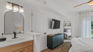2 bedrooms, travel cot, free WiFi, bed sheets