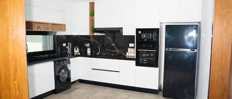 Refrigerador, microondas, horno y parrilla de estufa