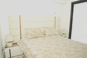 4 bedrooms, bed sheets