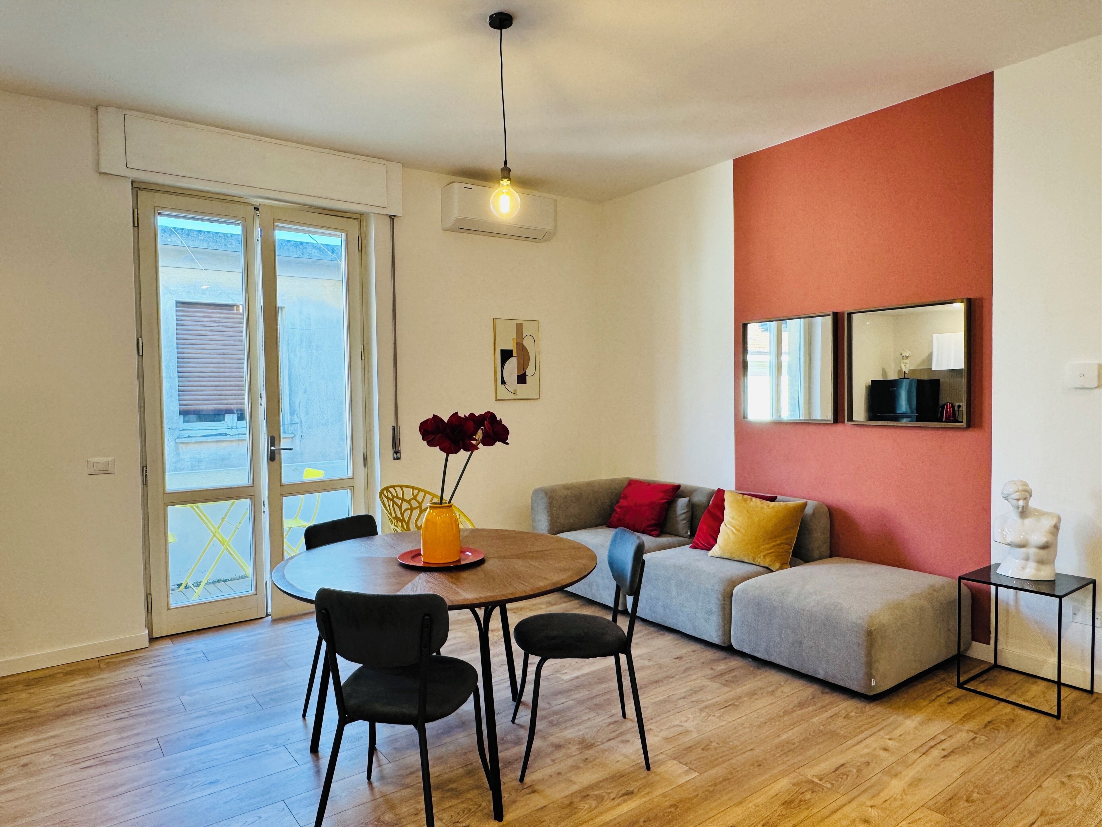 Design Apartment, 2 Bedrooms, Balcony, Courtyard View | Living area | Flat-screen TV