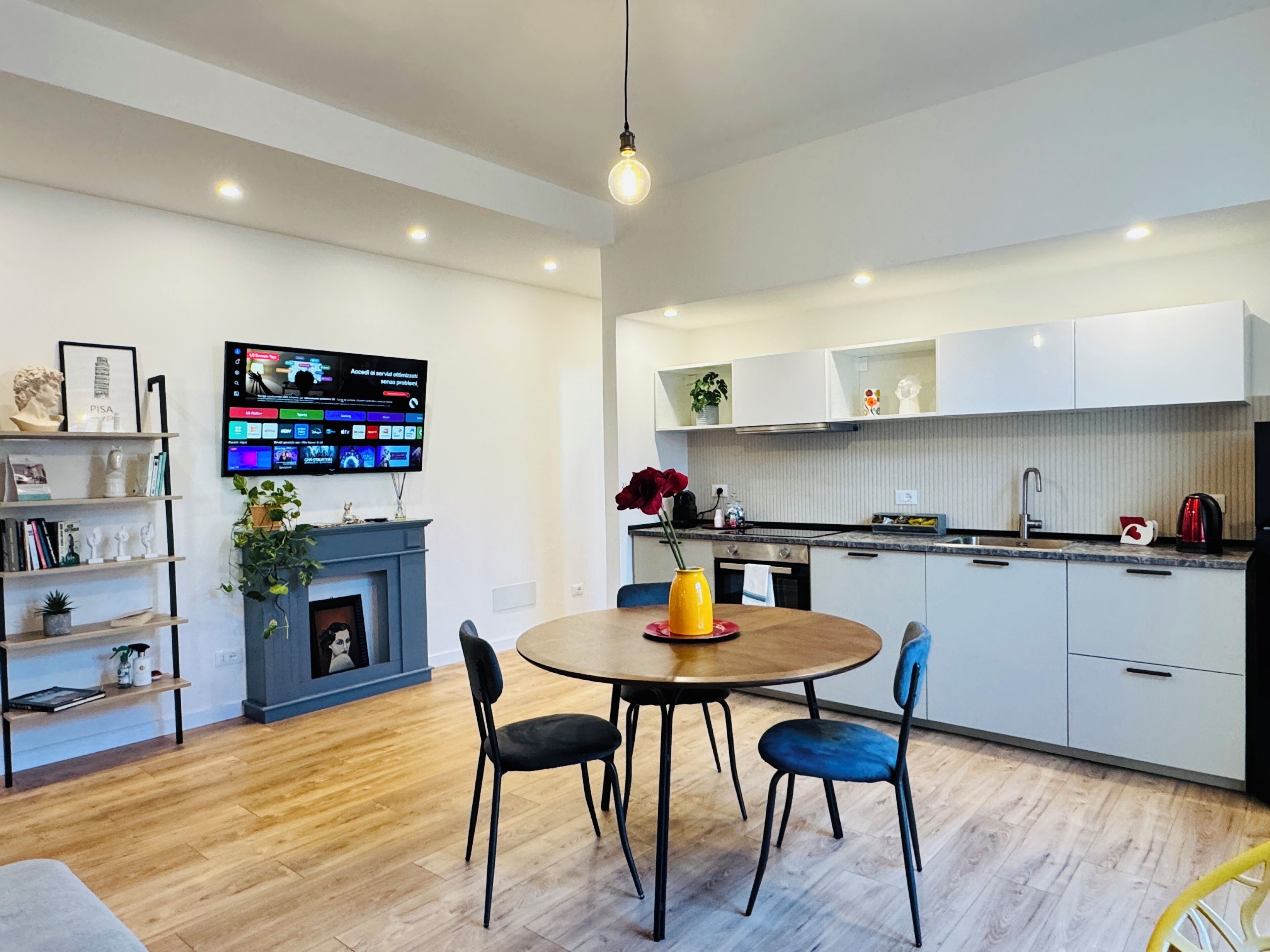 ดีไซน์อพาร์ทเมนท์, 2 ห้องนอน, ระเบียง, วิวสวนหย่อม | บริเวณนั่งเล่น | ทีวีจอแบน