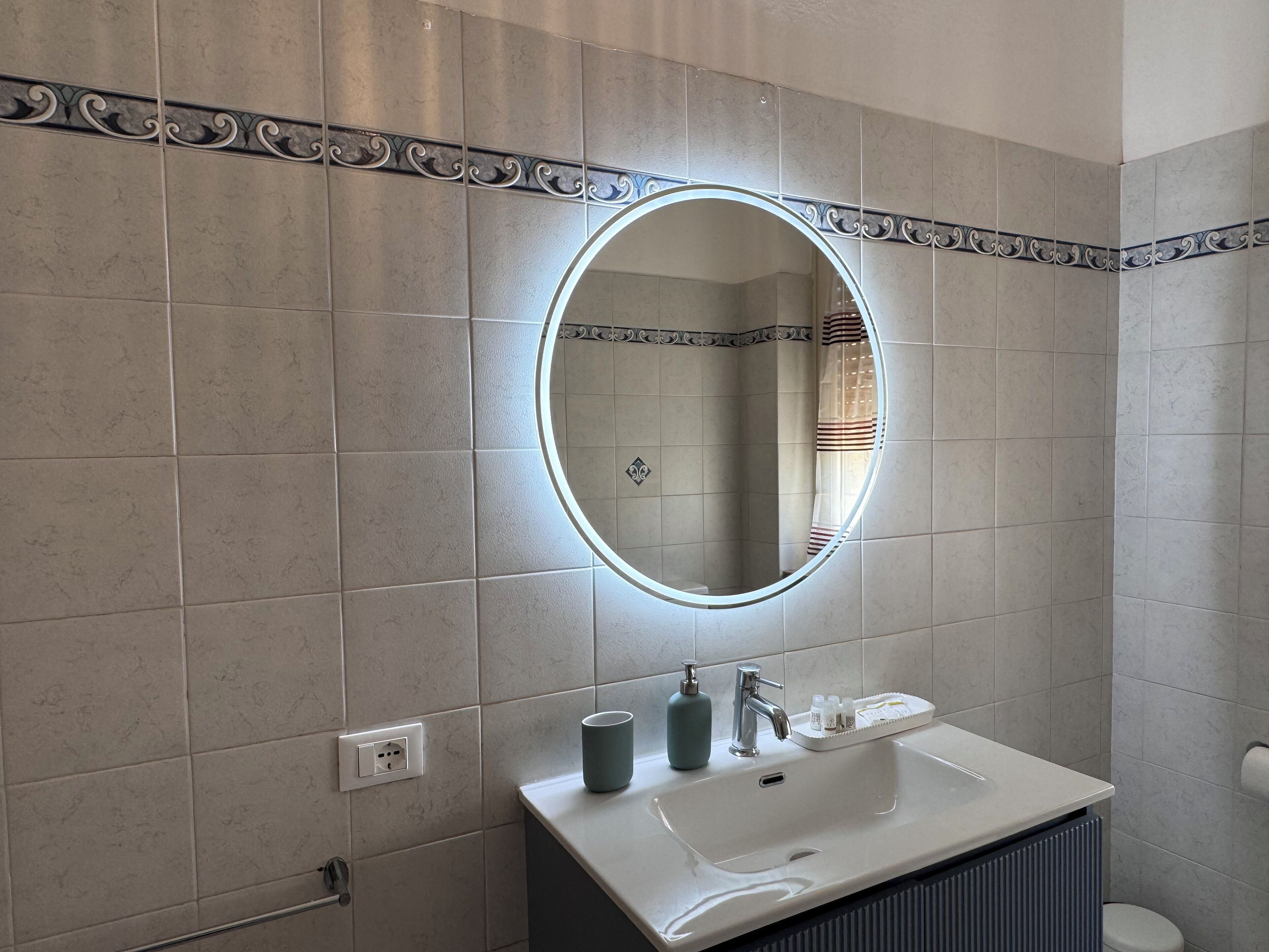 Apartamento, sacada, vista para o pátio | Banheiro | Chuveiro 