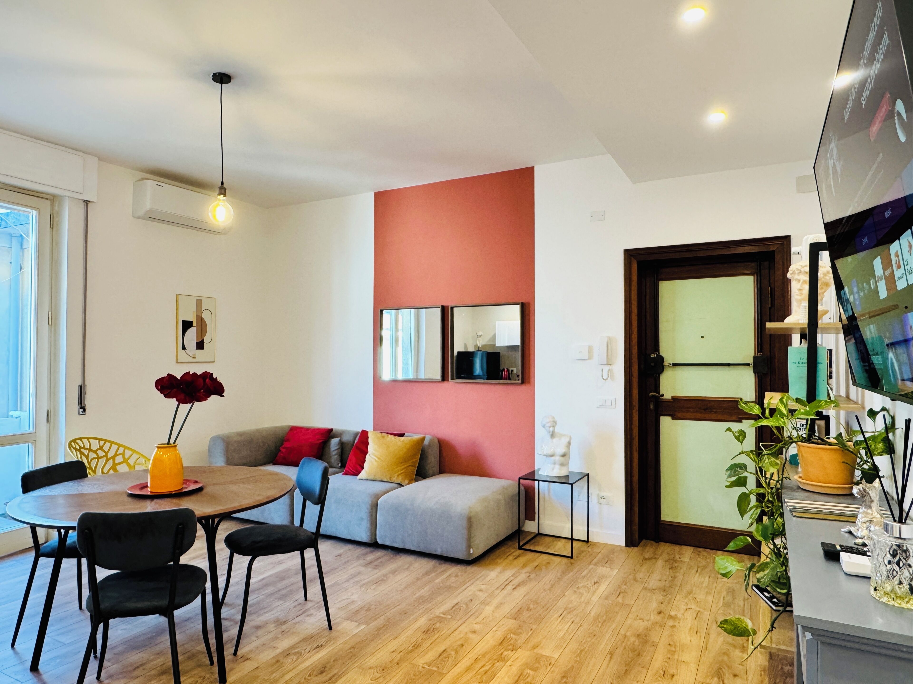 Design Apartment, 2 Bedrooms, Balcony, Courtyard View | Living area | Flat-screen TV