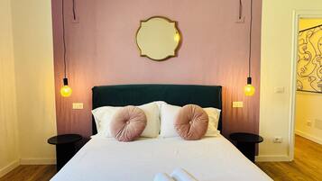 Apartamento design, 2 quartos, sacada, vista para o pátio | Wi-Fi de cortesia